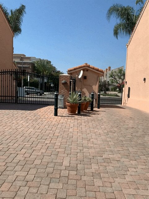 Gate Entrance - 5200 White Oak Ave