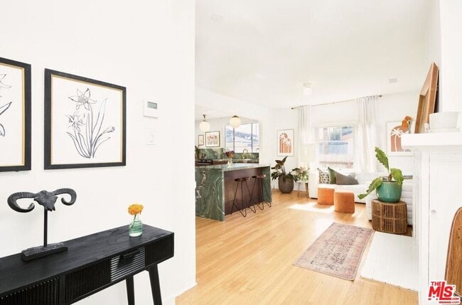 Building Photo - 818 Palms Blvd