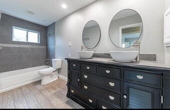Building Photo - 2135 Collingsfield Dr