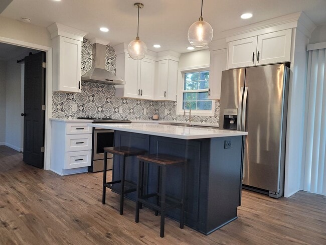 Building Photo - Beautifully Upgraded Ranch Home located ou...