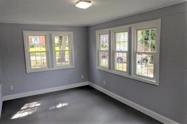 Building Photo - 1610 Amherst Rd