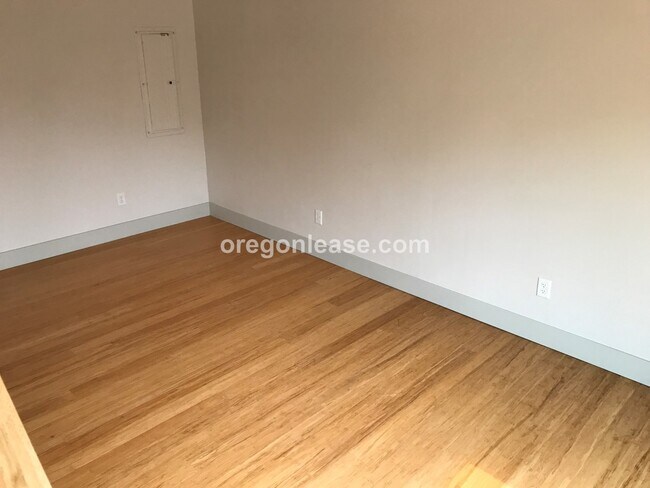 Foto del edificio - 3 Bedroom 2 bath home Whiteaker home near parks