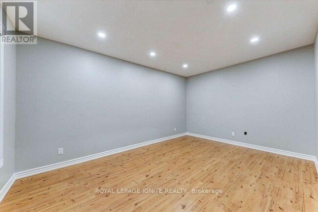 Building Photo - 160 Twyn Rivers Dr
