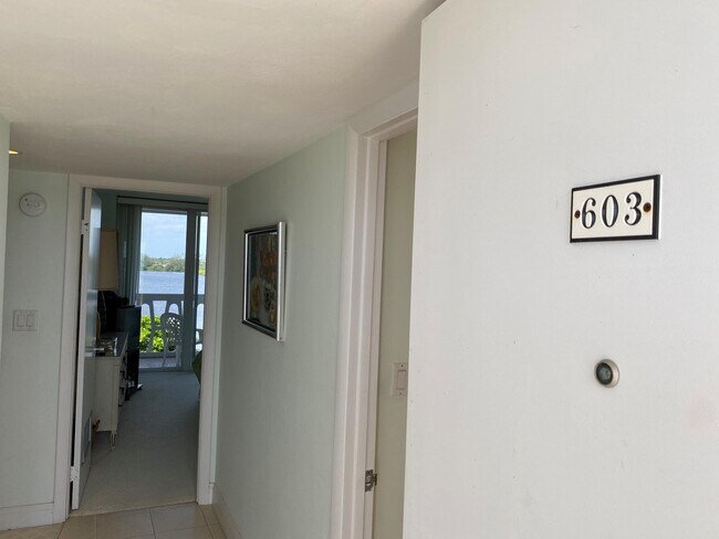Building Photo - 2505 S Ocean Blvd