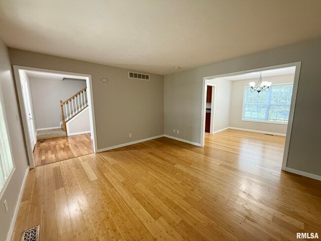 Building Photo - 2119 W Miners Dr