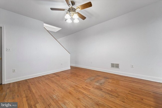 Building Photo - 3452 Sunnyside Ave