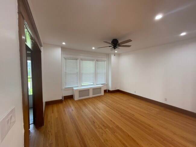 Living Room - 106 N Pine Ave