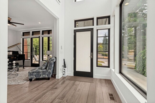 Building Photo - Fully Furnished Luxury Home In The Avenues