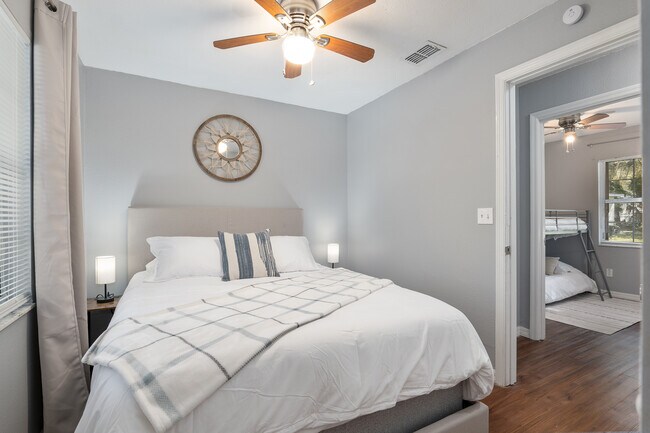 Foto del edificio - 5600 NE 32nd St