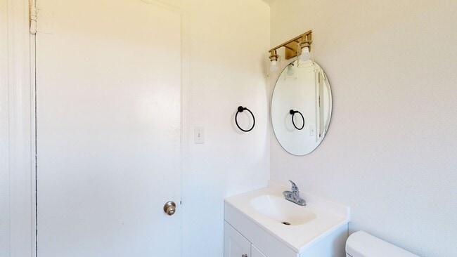 Building Photo - Cozy and affordable 2 bedroom house with a...