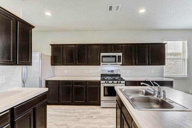 Building Photo - 20923 Corisande St
