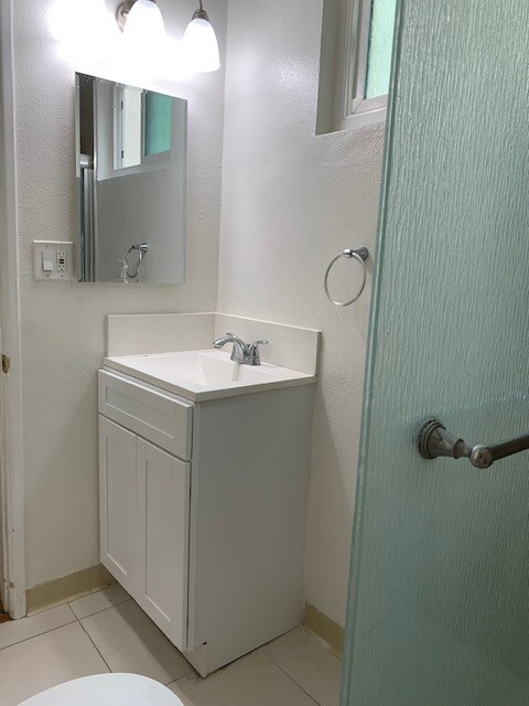 Guest Bathroom - 1430 College View Dr