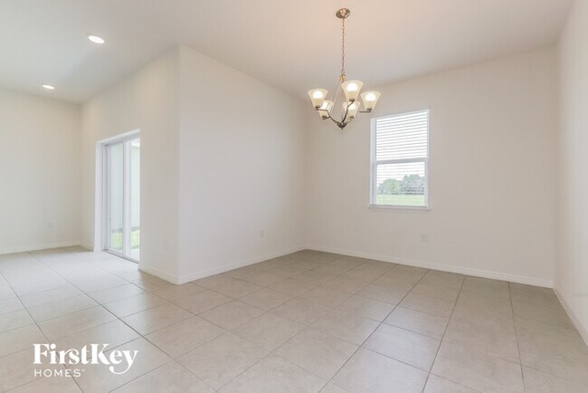 Foto del edificio - 612 Crown Rose Dr