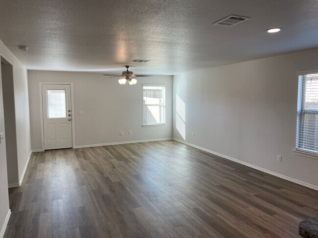 Foto del edificio - *Pre-Leasing*  Four Bedroom | Two Bathroom...