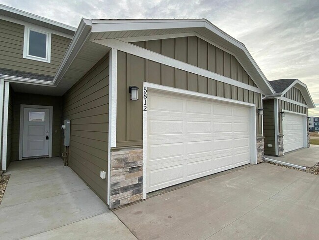 Foto del edificio - 1220 Clover Ridge Dr