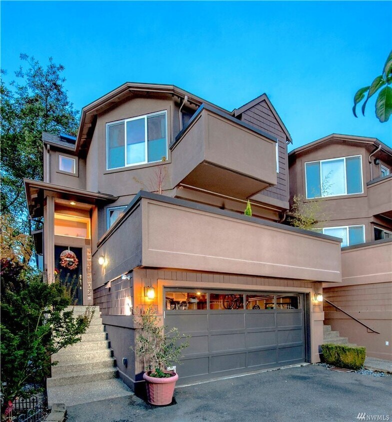 Foto principal - 3bd/2.5ba Kirkland Townhome