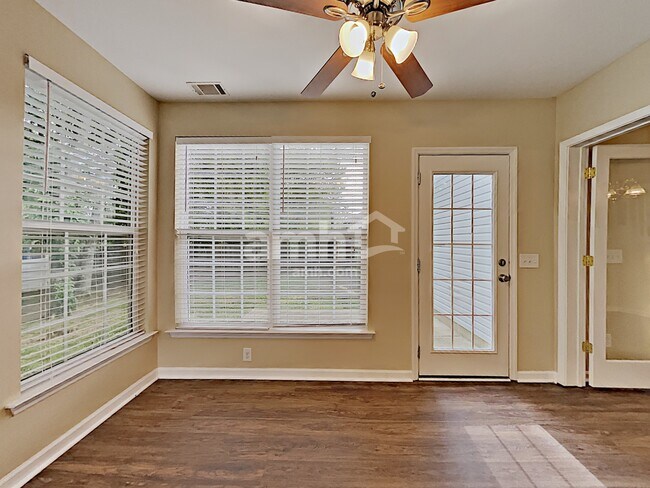 Foto del edificio - 2227 Joann Dr