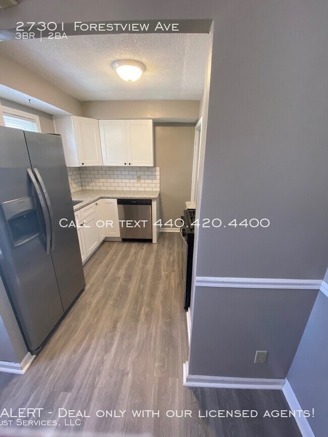Foto del edificio - 27301 Forestview Ave