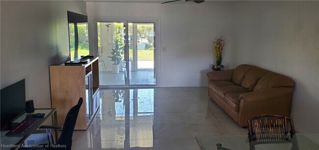 Foto del edificio - 4722 Granada Blvd
