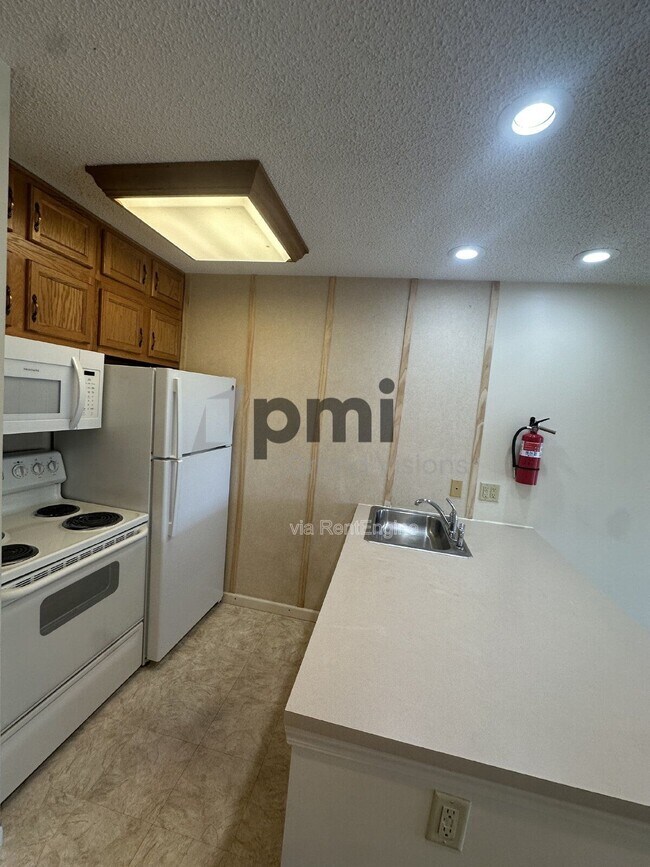 Foto del edificio - 1306 Arthur Ave