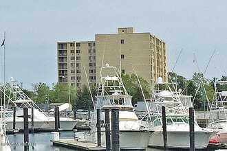 Building Photo - 1000 River Rd