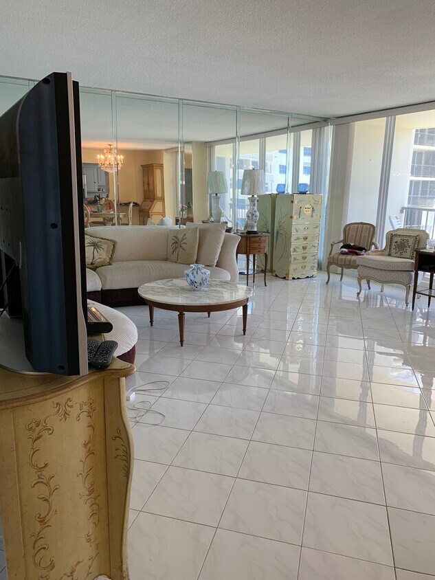 living room - 4280 Galt Ocean Dr