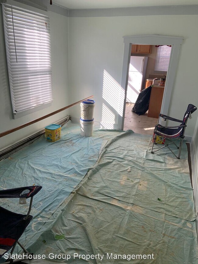 Building Photo - 3 br, 1.5 bath House - 11 W Slokom Ave