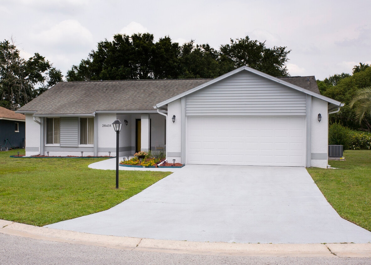 Photo - 28435 Trident Ct (Zephyrhills, FL)