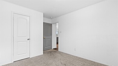 Building Photo - 2326 Spruce Clf Ln