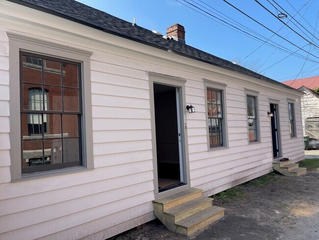 Foto del edificio - 114 W Anderson St