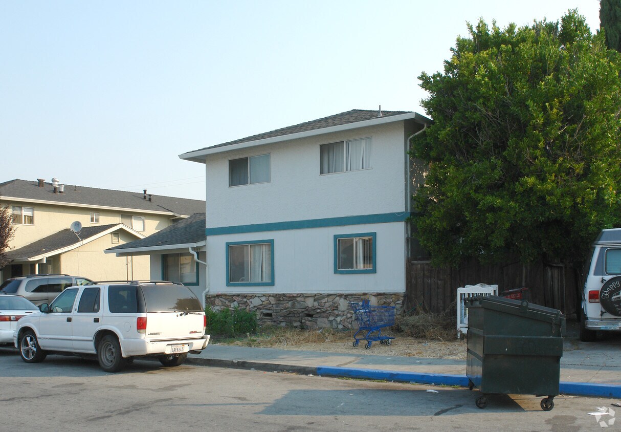 Building Photo - 2135 Main Street