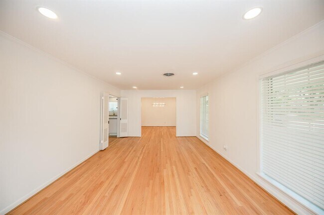 Foto del edificio - 7807 Ella Lee Ln