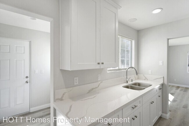 Foto del edificio - 3 br, 1.5 bath House - 2351 N State Street