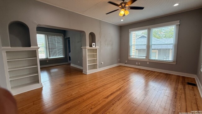 Building Photo - 107 Willim St