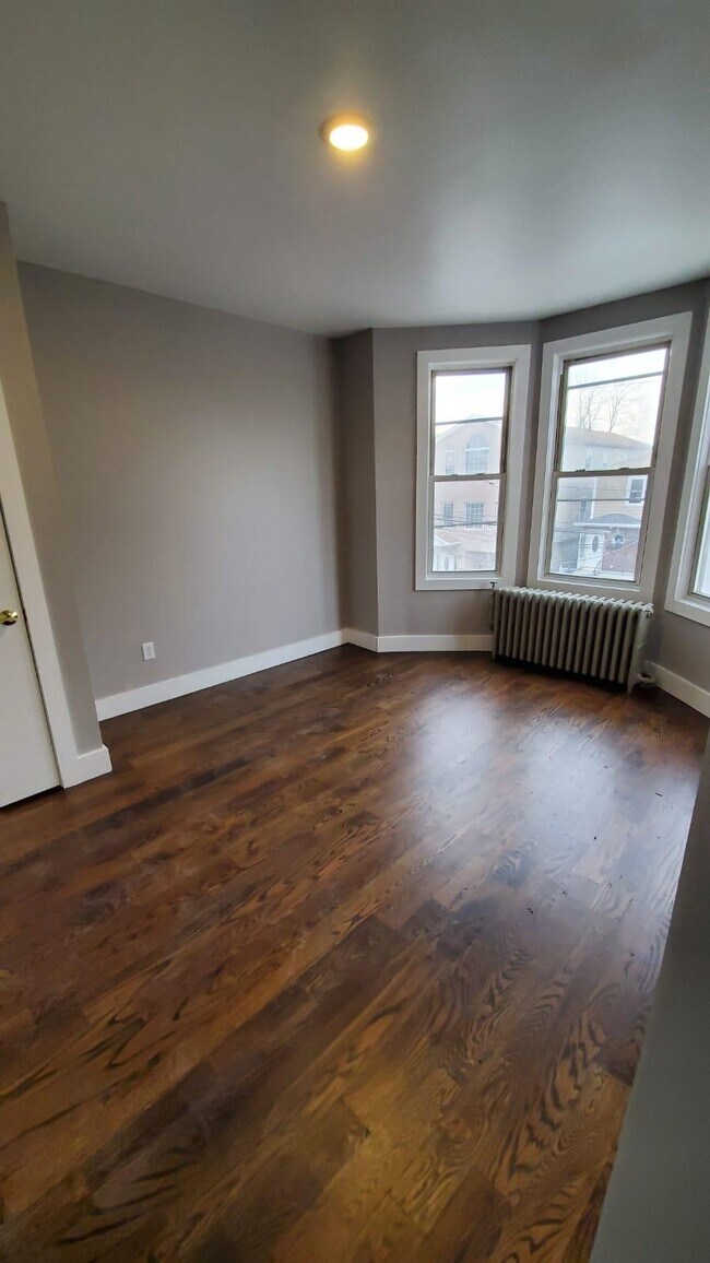 Foto del edificio - 82 Columbia Ave