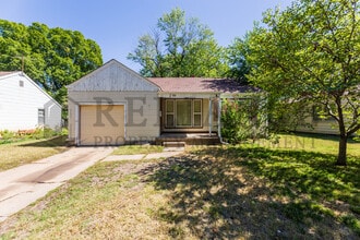 Building Photo - 1806 N Hood St