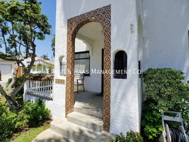 Building Photo - 1390 Bennett Ave