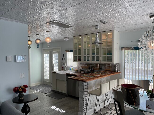 Kitchen - 106 6th Ave