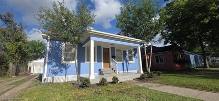 Building Photo - 2827 Robertson St