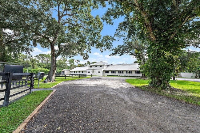 Foto del edificio - 14339 Collecting Canal Rd