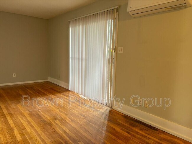 Foto del edificio - 2462 D Bragg Blvd