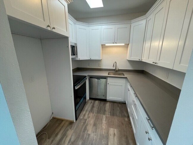 Foto del edificio - 3459 23rd Ave W