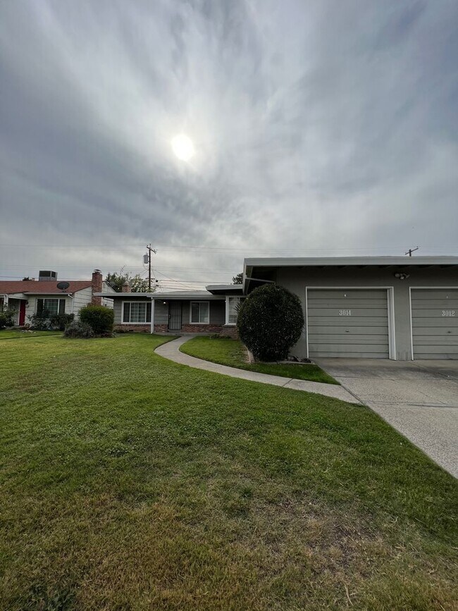 Building Photo - 3012-3014 Miramar Rd