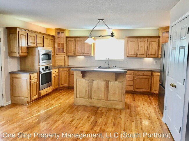 Foto del edificio - 4 br, 3 bath House - 5417 NE Holiday Dr