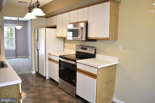 Foto del edificio - 6302 Rolling Hill Dr