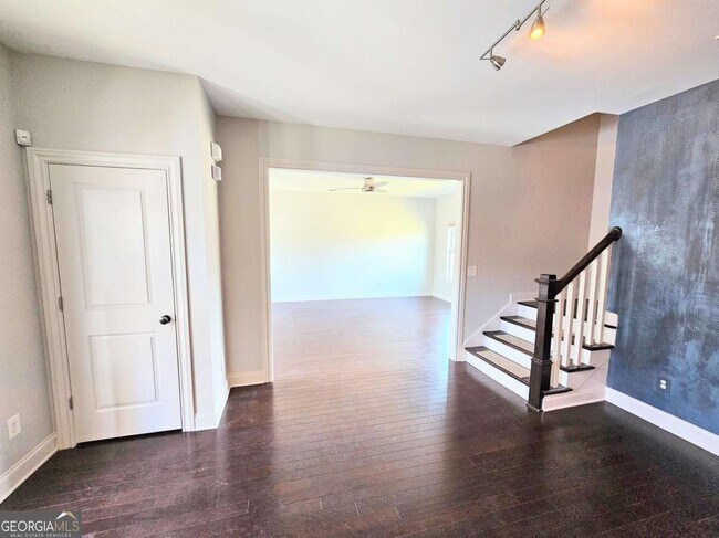 Foto del edificio - 821 Westmoreland Circle Northwest