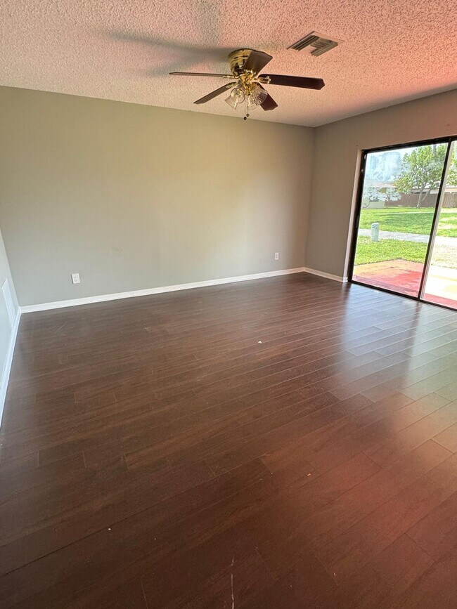 Foto del edificio - 5258 Mendoza St