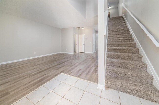Foto del edificio - 7683 Creekside Ln