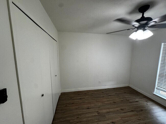 Foto del edificio - 7505 Whitewood Dr