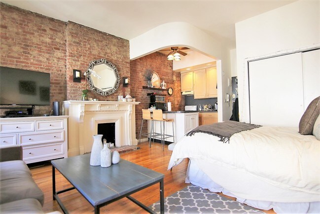 Building Photo - 42 W 85th St